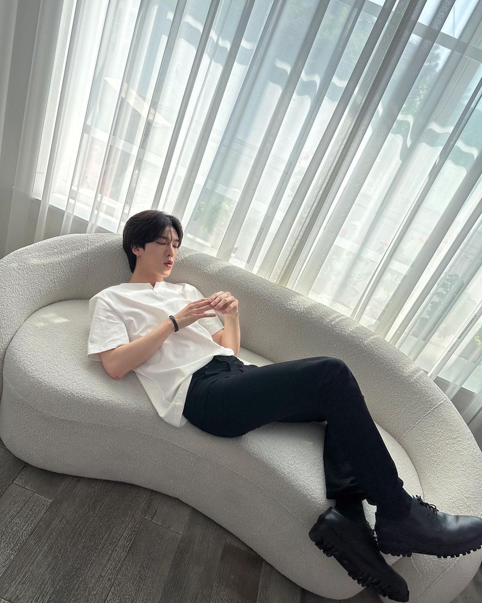 junghoonmx's tweet photo. Instagram | 040623
fin de semana perezoso
.
#오메가엑스 #OMEGA_X #정훈 #한정훈 #JUNGHOON #junghoonmx https://t.co/6f5toNJF9Q