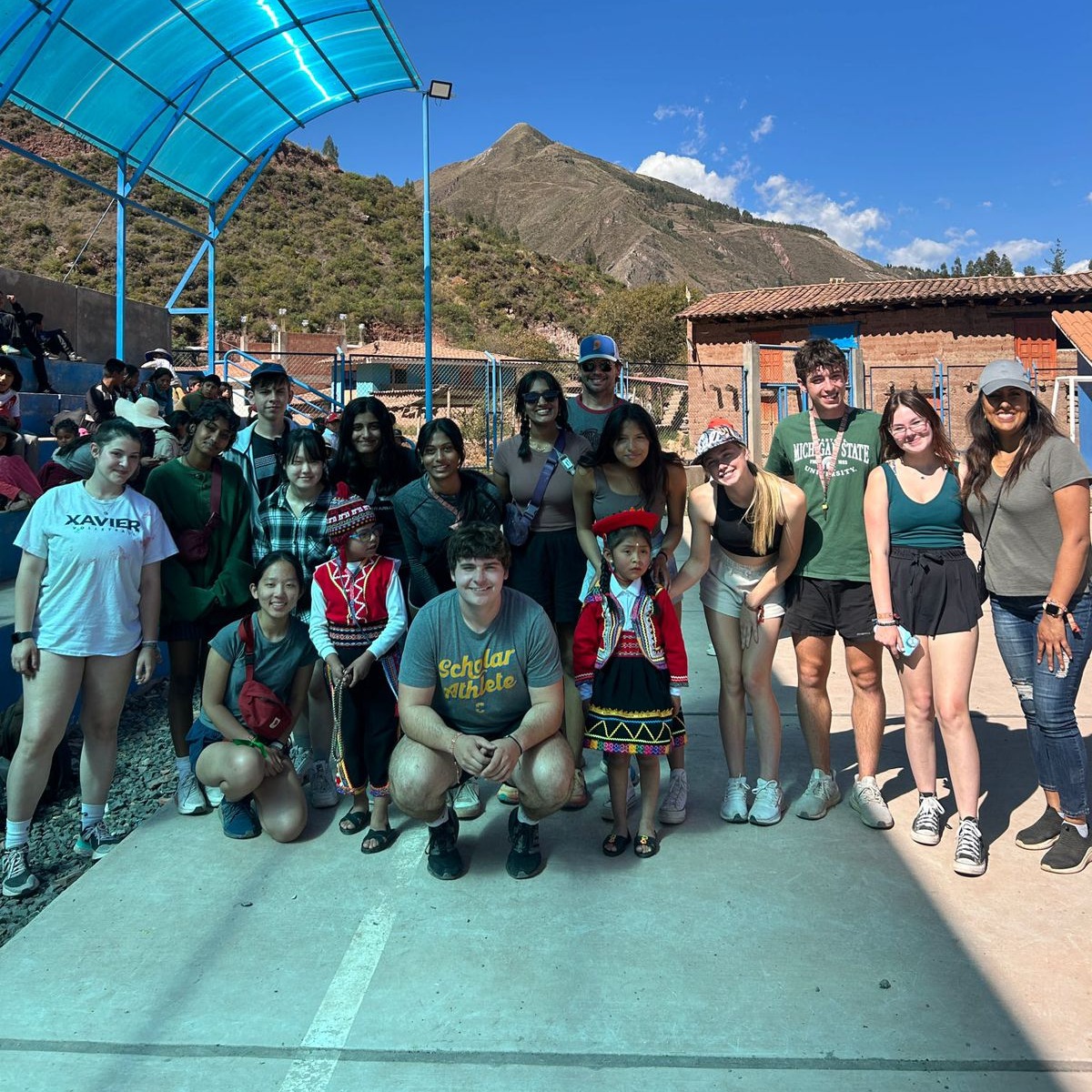 High school volunteers from @chsmedlife had a rewarding day visiting a MEDLIFE partner community and enjoying a Huatia feast in Cusco!🍴🌿🥔 A #huatia, it's a Peruvian cooking technique where you bury food in the ground with hot stones and let it slow cook for hours.