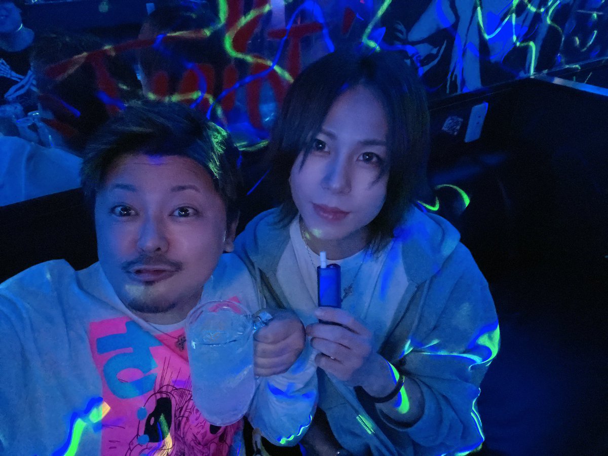 TT19831018's tweet photo. barアップル🍎

5月度はしっかりイトに負けたなー😐
イケメン爆発しねーかなー😑

今月もみんなで楽しく飲んでいきましょう🍺🥂✨
6月度もアップル🍎&amp;首里をよろしくお願いします！
#5月
#6月
#イケメン
#爆発しろ
#歌舞伎町
#バー https://t.co/tqSJbi0d46