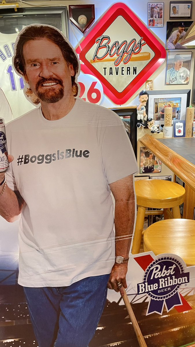 boggs328's tweet image. Someone finally came for a visit to @TheBoggsTavern! The @ChickenMan3010 has come home to the bar and museum which celebrates all aspects of his playing and post-playing careers! @PabstBlueRibbon is the official beer in the Tavern. 😉🐔🐓🍗⚾️🍺🍻🥃 #BoggsisBlue @baseballhall