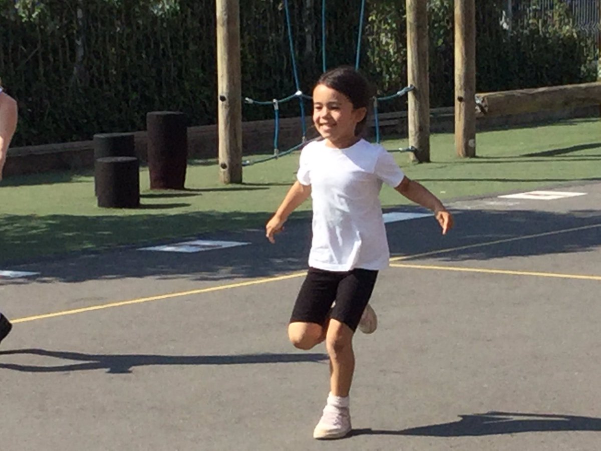 ThamesideSch's tweet photo. Year 1 and Year 2 loved the athletics event we had at EP Collier, showing off their super running and jumping! #PEtps https://t.co/aRjPPmqsCr