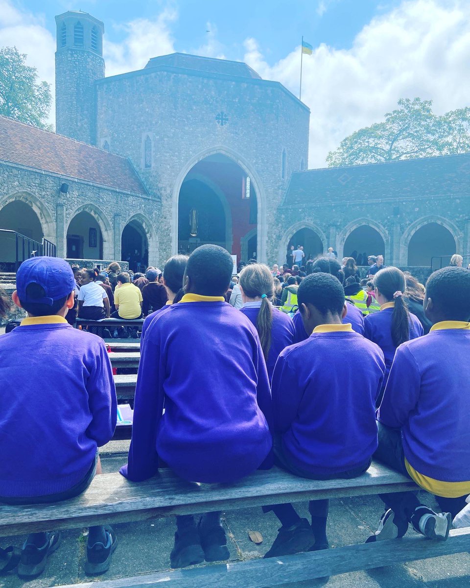 StMarysPriWim's tweet photo. Our Chaplains visited Aylesford Priory with @rcaoseducation for a very special liturgy yesterday! We had an amazing day. Thank you for having us! https://t.co/2D5PAEeFGT