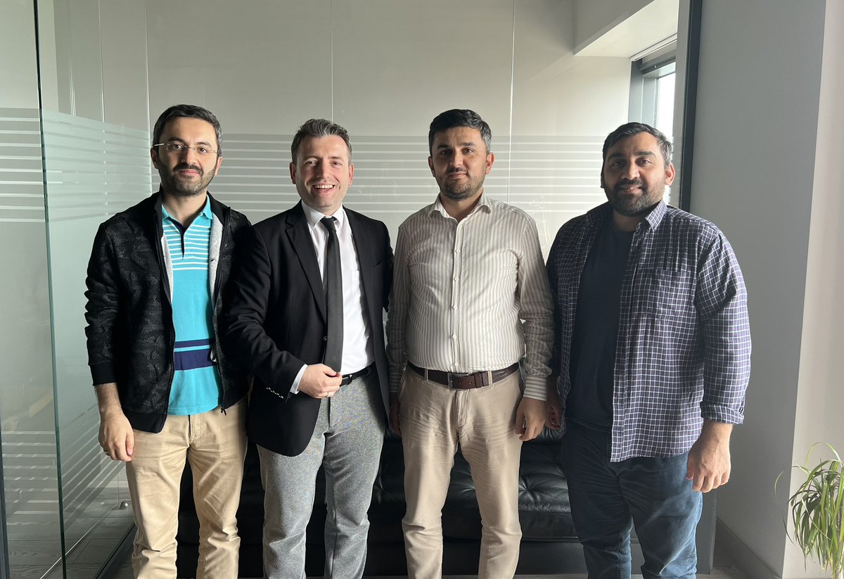 drfatihyigit's tweet photo. Kadim dostlarım @ErhanKirbac, @irfanersin ve Huzeyfe Aladağ ile @finlexit’te bir araya gelerek eskileri yad ettik, günü konuştuk, geleceğe ilişkin hayaller kurduk. Daha yapacak çok işimiz var. https://t.co/SZt6cV3cff