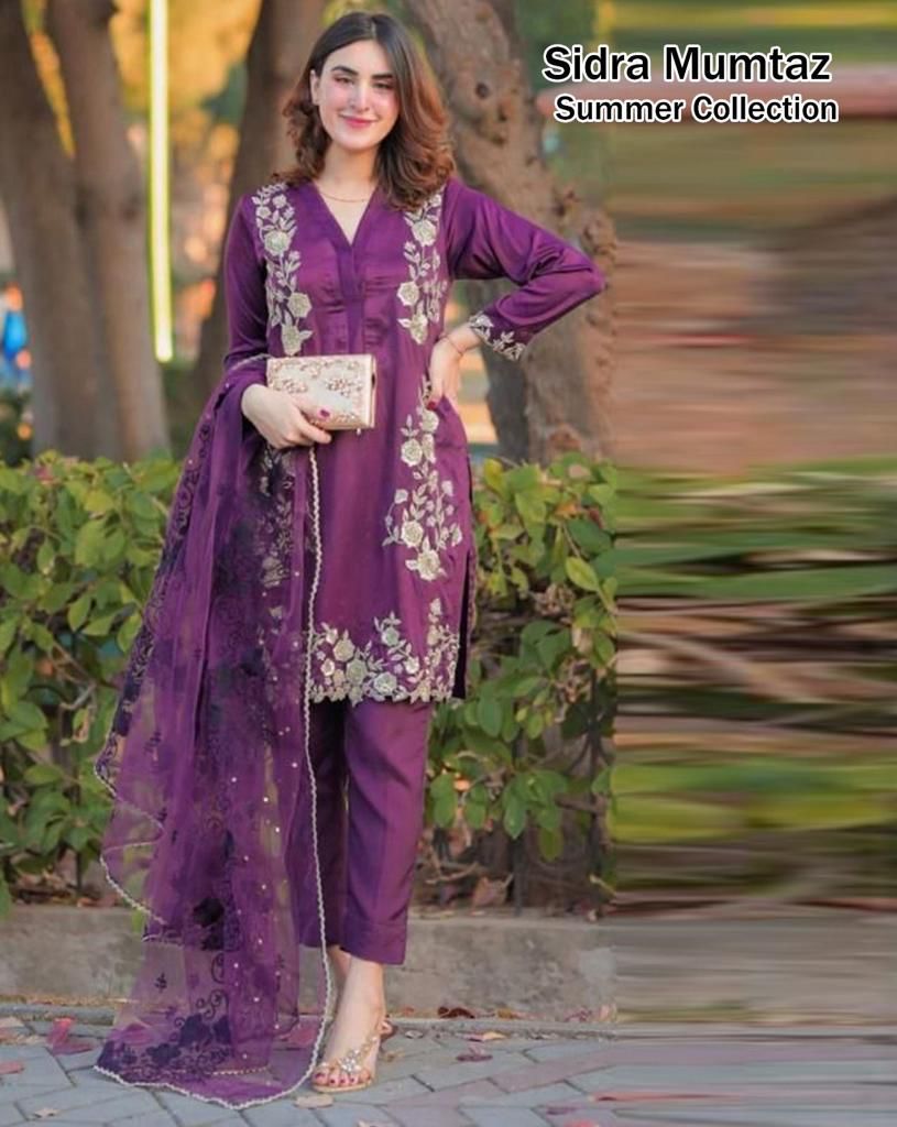 sycokuree512's tweet photo. *Brand Name: sidra mumtaz*
*Fabric*LAWN*
*Fabric Quality:Lawn 90:70*
*#Description*
```#3PC Suit ```
💥 *Front full embroidered*
💥 *Daman embroidery *
💥 *Sleeves heavy embroidery **
💥 *Trouser & back*
💥 *Bambar Embroidery Duppta*
*Wholesale #prices #3050* https://t.co/PY4rtBC6Cu