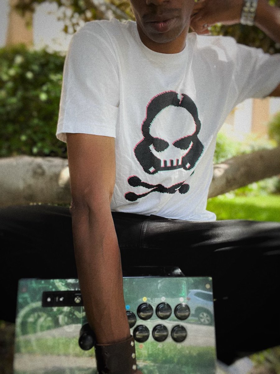 Stelekon's tweet photo. The world is what you make it. Speak up, Inspire change, make a difference.

@FLitz #stelekon #nerdsworth #starwars #streetfighter #gamer #nerdcore #nerdlife #bobafett #nerdclothes https://t.co/Cj4jV6PRwj