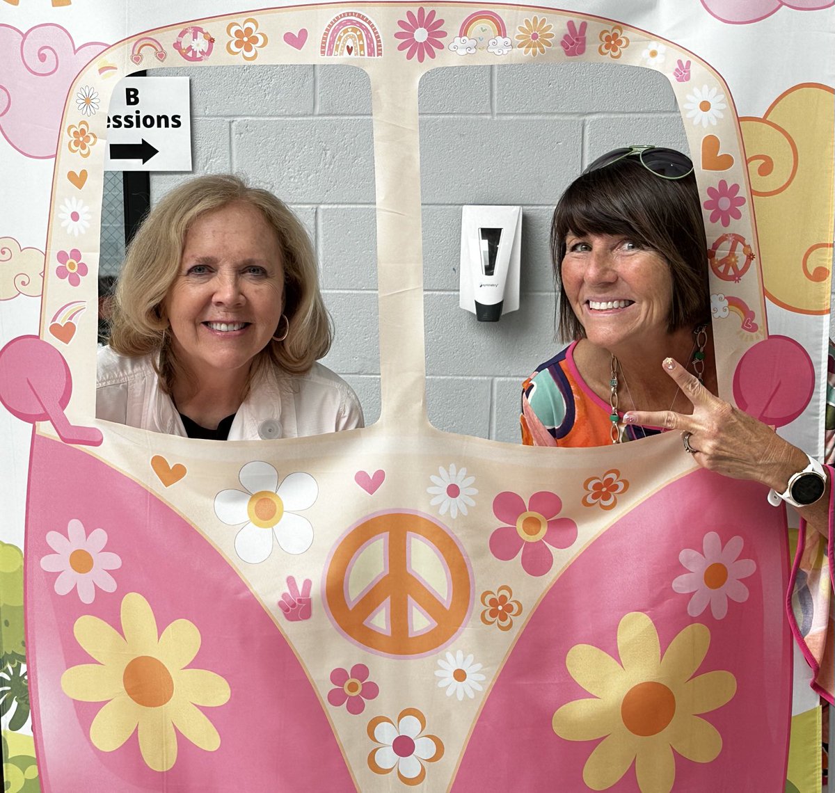 Mrs. Dickerson &amp; RCTC - Groovy Fun Day of learning! #RCTC2023 #WeAreRCSTN ⁦<a href="/RobCoSchools/">Robertson County Schools</a>⁩