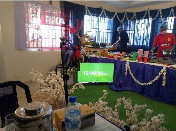 gidiplugng's tweet photo. A chef identified as Damilola Adeparusi has begun a 120-hour cooking marathon in Oye Local Government Area in Ekiti State.

Cc : @ekititrends https://t.co/m4uclo2jg5