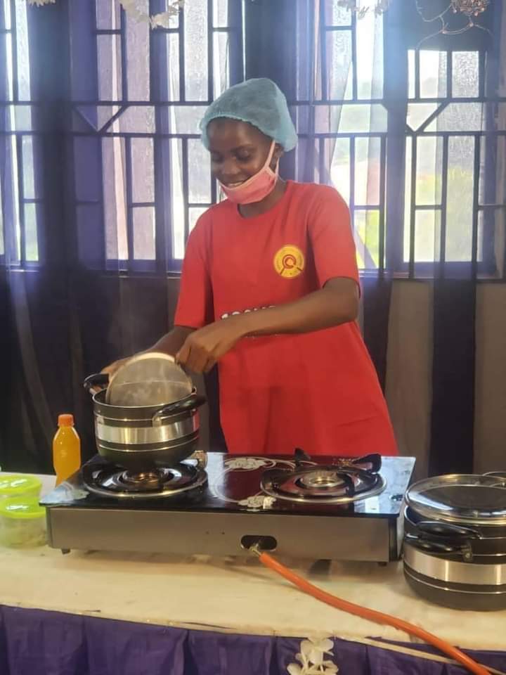 gidiplugng's tweet photo. A chef identified as Damilola Adeparusi has begun a 120-hour cooking marathon in Oye Local Government Area in Ekiti State.

Cc : @ekititrends https://t.co/m4uclo2jg5