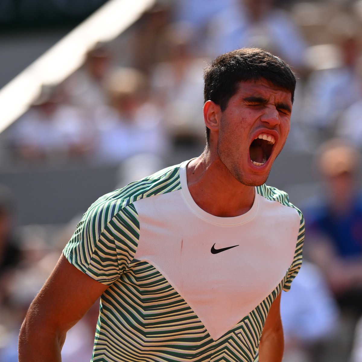 PosterSport's tweet photo. En las buenas, pero sobre todo en las malas, siempre a tu lado, Carlos❤️🙌🏼

🫶🏼 Volverás más fuerte, te queremos @carlosalcaraz 

#Alcaraz #RolandGarros https://t.co/lQJ65QjEaJ