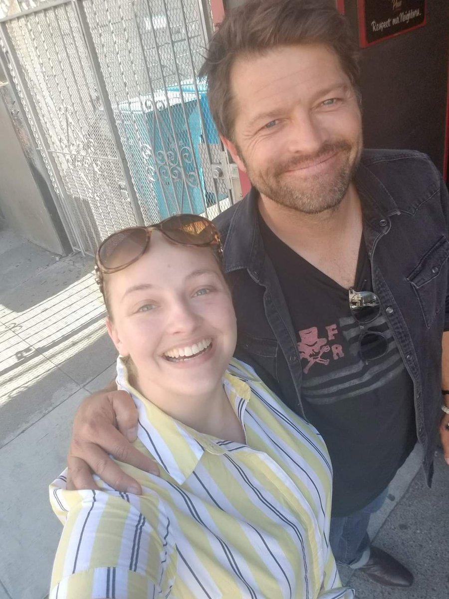 ShineHatfield's tweet photo. 4 years ago, I met @mishacollins. It was an amazing day that I'll never forget. He's such a kind man. Had the chance to have a chat with him, too. https://t.co/XMbnUDMA2I