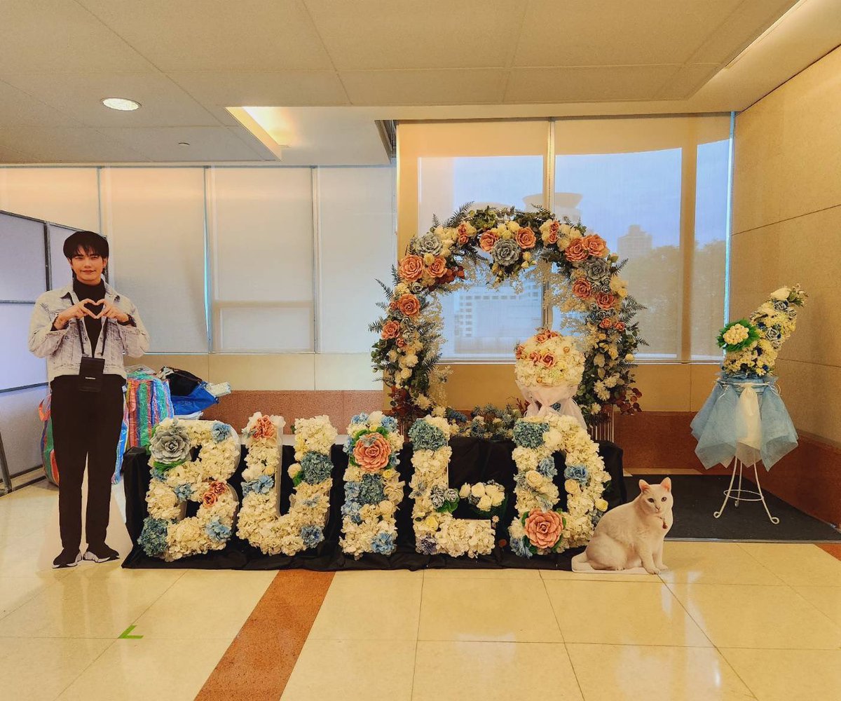 biblebuild_pe's tweet photo. 𝐖𝐡𝐞𝐧 𝐋𝐮𝐯𝐞 𝐂𝐨𝐦𝐞𝐬 𝐢𝐧 𝐉𝐮𝐧𝐞
- 𝐈𝐓 𝐇𝐀𝐃 𝐓𝐎 𝐁𝐄 𝐘𝐎𝐔 -

Our gift is ready 💙
You can see on 11th June, Biu’s bday event 💙

Project by Worldwide BBB FC’s x @biblebuildTH

BUILD OUR BLUEMING FLOWER
#FlowersForBuild
#BuildJakapan
#BUILDACOLORFULDAY
@JakeB4rever https://t.co/TElRRM9A6v