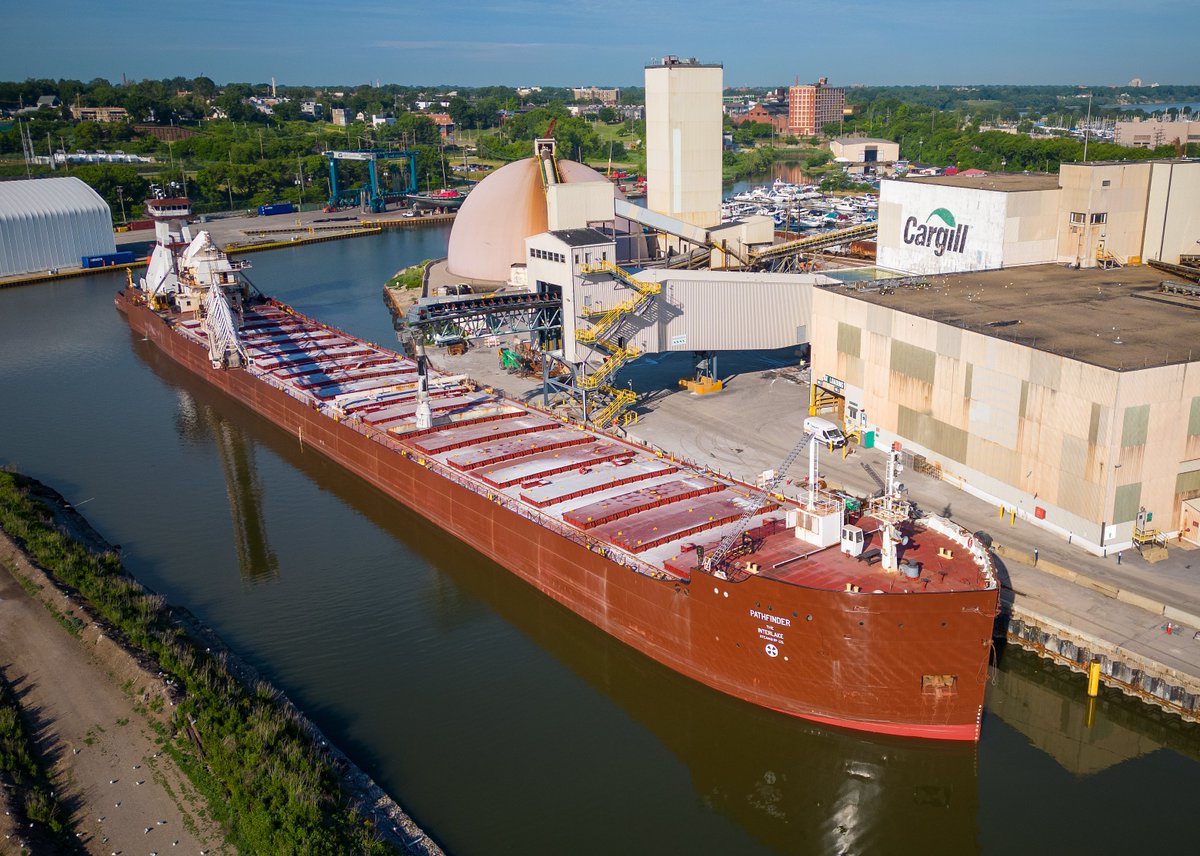 Happy #FreighterFriday from our 700-foot workhorse, the ATB Dorothy Ann-Pathfinder. This week she hit the milestone of 1 million tons of cargo so far this 2023 shipping season! ⚓️💪 🇺🇸 #greatlakes #greatcareers #mariners #tugbarge #buildingblocks #USflagfleet #shippingmatters
