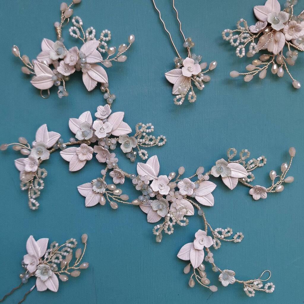 Well, it’s gloriously sunny out there today so I thought I’d totally mess up the grey aesthetic on my grid and post a load of blue.  It’s amazing how a different colour background can change a design and make it look completely different.  When the sun c… instagr.am/p/CtRrsmDMaLn/