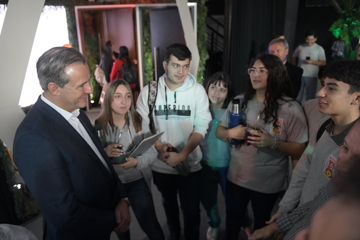 Arrancó la primera Expo del Parque Industrial 🏭 Una muestra de toda la capacidad que tenemos en producción e innovación, para sentir todavía más orgullo de Paraná. Para que nuestros gurises vean que su futuro está acá, cerca. 

📍Invito a todos a visitarla en Sala Mayo.