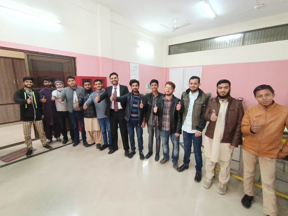 mtauha25's tweet photo. Aluminum fabricator π#mtauhafam ππ #bodybuilder #viral #uiit #trending #fashion #model #actor #foryoupage #tauhamoosa #foryou #fitnessmodel #fitness #ariduniversityrawalpindi #ariduniversity #dvm #uaar https://t.co/onf2scDtGw