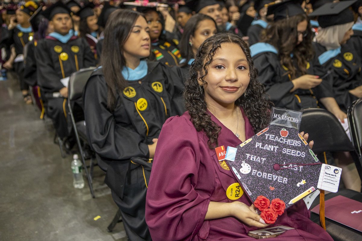 BklynCollege411's tweet photo. 🎓🎉 ONE. WEEK. AGO. One of our favorite commencement traditions is seeing all the wonderfully decorated graduation caps. Here's a look at some of our favorite designs from the Class of 2023! #BCGrad2023 https://t.co/5vR7jCyhaX