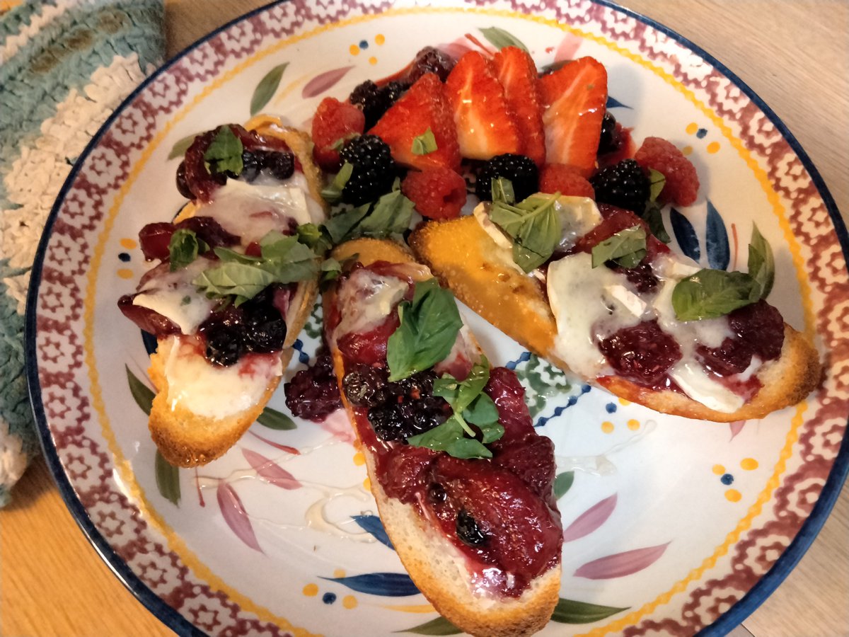 ChelseaPfahlIDE's tweet photo. Today's #ThinkTankFriday included a fun cooking class! Had a blast with the beautiful @jrowlandIDE creating some pinky-up sandwiches on a budget! We call this the Berry Breakfast Bruschetta💕🍓🫐🍞 https://t.co/EUpWnm6q4r