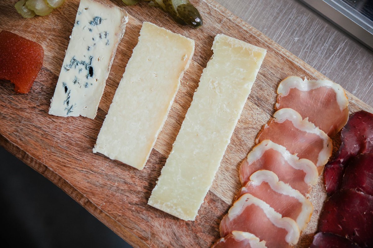 Up for some evening nibbles? Carefully selected fine cheeses and cured meats perfect with a glass of wine or too in our sunny front room 😎

A perfect Friday treat ✨