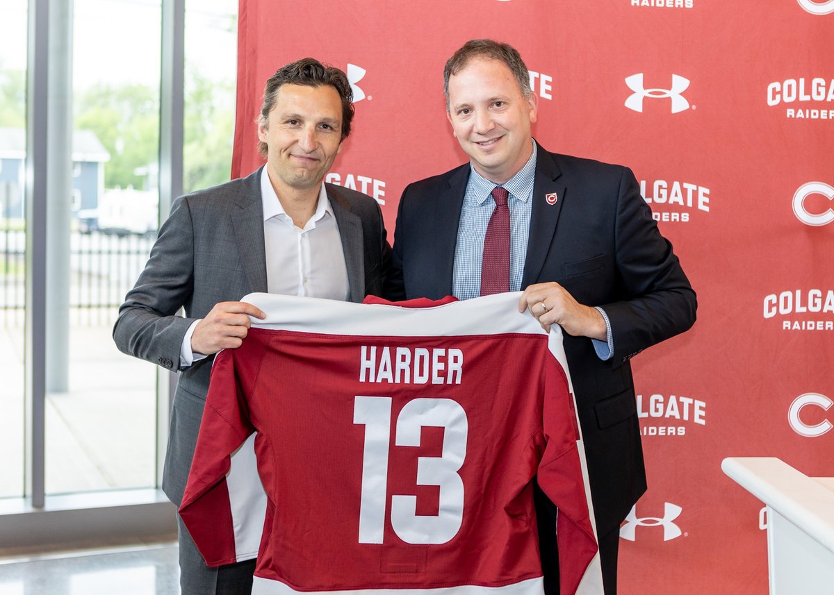 ColgateMIH's tweet image. The new leader of Colgate men's hockey 🤝

#GoGate