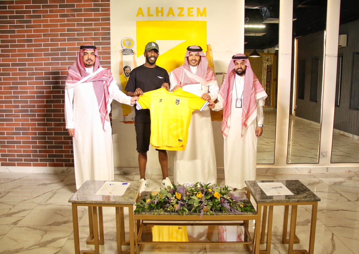 alhazem_fc's tweet photo. أنهت إدارة النا��ي إجراءات التعاقد مع المدافع طلال عبسي بعقد يمتد حتى عام 2025م وذلك لتمثيل الفريق الكروي الأول ..
#الحزم https://t.co/az6uMpIrS3