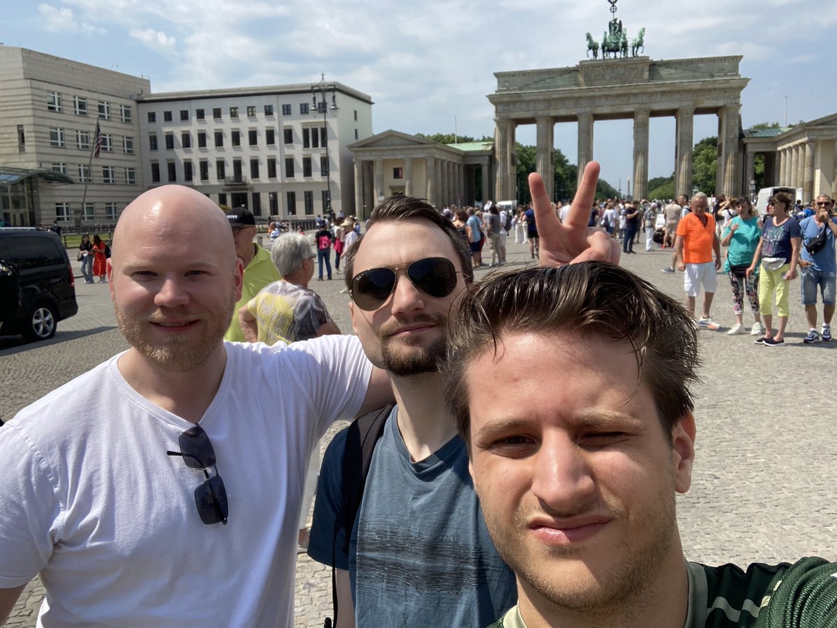 Psychotassadar's tweet photo. My big fellow travellers &amp; room-mAtws DanyR (professor-like mentor :p) &amp; a central Dutchmam {salty} Jozo https://t.co/v7UDtnab8d