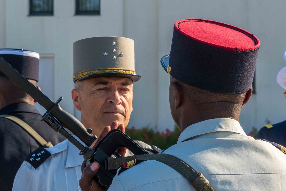 CEMA_FR's tweet image. Rencontre avec le personnel civil et militaire de la base de défense d’Orléans. Témoin du lien fort entre soutenants et soutenus :
- Groupement de Soutien BdD Orléans Bricy
- 12e RC + 12è BSMAT @armeedeterre
- BA 123 l’@Armee_de_lair,
- @SCArmees, #DIRISI @energie_ops @santearmee