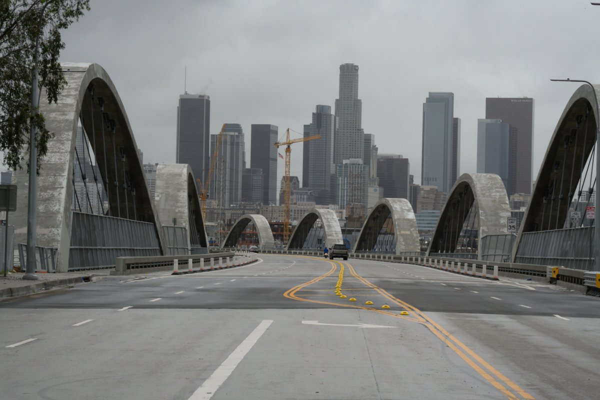 6thStViaduct's tweet photo. 🌥️ California is experiencing its usual June gloom this week! Embrace the coolness with a stroll across the Sixth Street Viaduct before the summer heat arrives! ☀️

Photo of Gary Leonard

#WeAreLABOE #SixthStreetViaduct https://t.co/021nd8VJfk