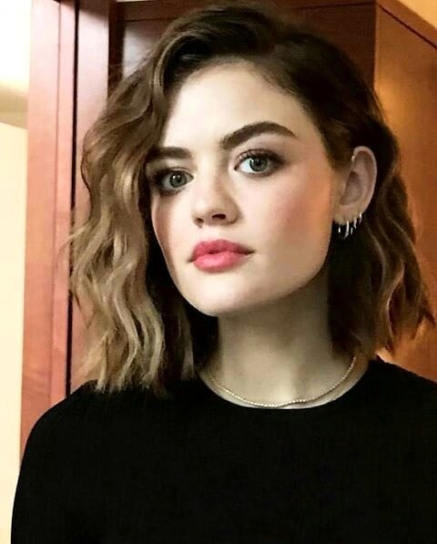 Stunning!! And this haircut! 😍 #lucyhale