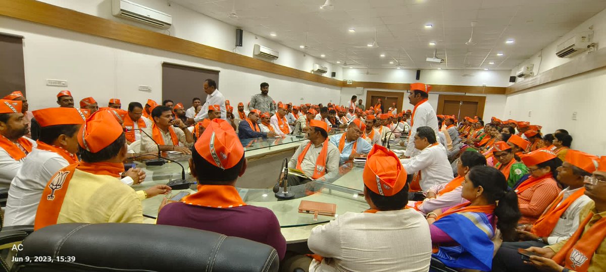 HareshC45933147's tweet photo. વિશેષ જન સંપર્ક અભિયાન અંતર્ગત ભાવનગર લોકસભા બેઠકની શિહોર ખાતે યોજાનાર વિશાળ જનસભાના આયોજન અંતર્ગત ભાવનગર લોકસભામાં આવતા ભાવનગર જિલ્લા મહાનગર અને બોટાદ જિલ્લાના અપેક્ષિત આગેવાન કાર્યકર્તાઓની આયોજન બેઠક ભાવનગર સર્કિટ હાઉસ ખાતે યોજાઇ...
@BJP4Gujarat 
@narendramodi https://t.co/Rsv95gLn9w