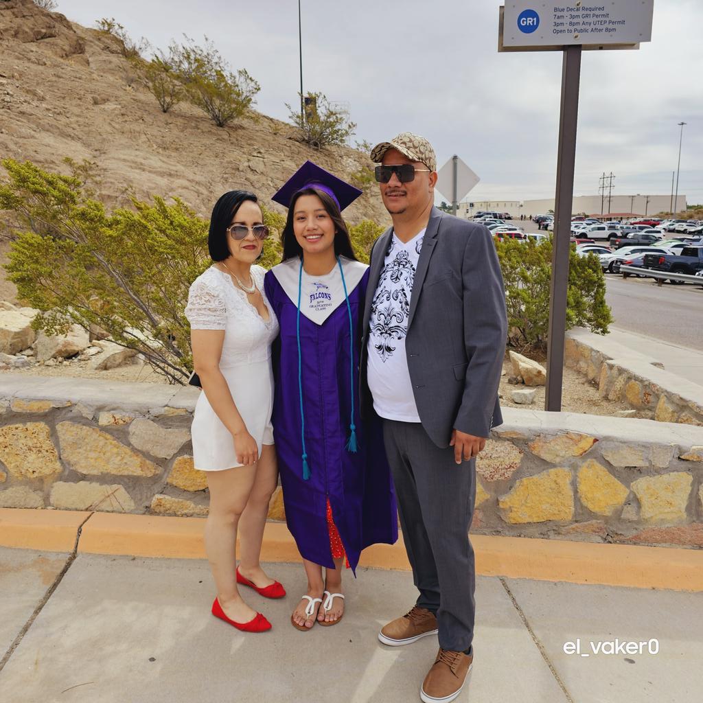 Ivanjurado82's tweet photo. Proud of my daughter #socorroisd2023 #teamisd https://t.co/hDkCHaKiXz