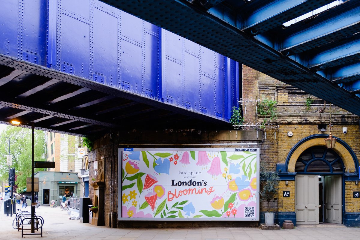 We're looking back at #BrightArtist's @JS_Illustration's stunning campaign for @katespadeny. Check out the billboards on the streets of London! 💐
Jessica is rep'd by #BrightAgent Ed Palmer.
-
#Illustration #Illustrator