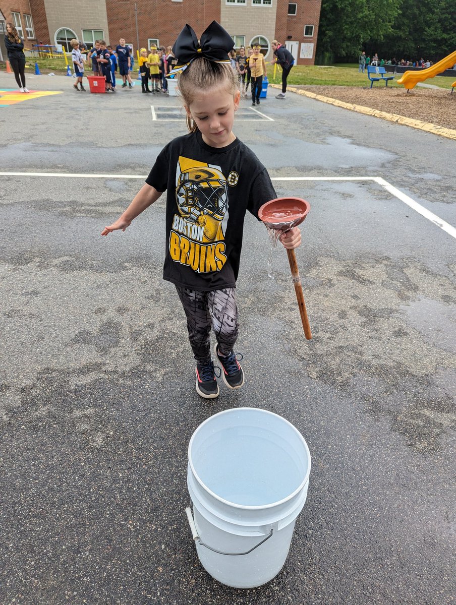 MrsONeill22's tweet photo. Field Day Fun! #bruins https://t.co/Wk14QmuXDX