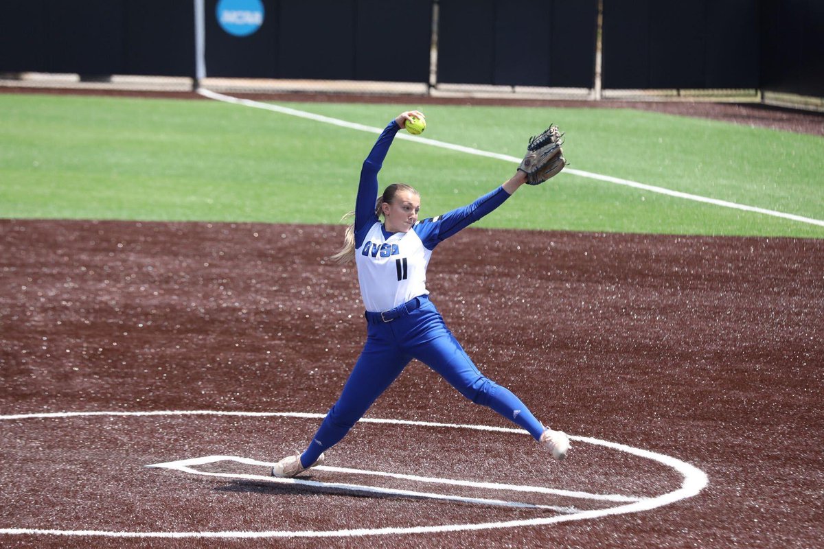 NCAADII's tweet photo. The final #D2SB Power 🔟 is out!  

Take a look at Turner Sports' Wayne Cavadi's last softball rankings for 2023: 

🔗: https://t.co/NhYuY3x2MN https://t.co/CFlmk9gxCO