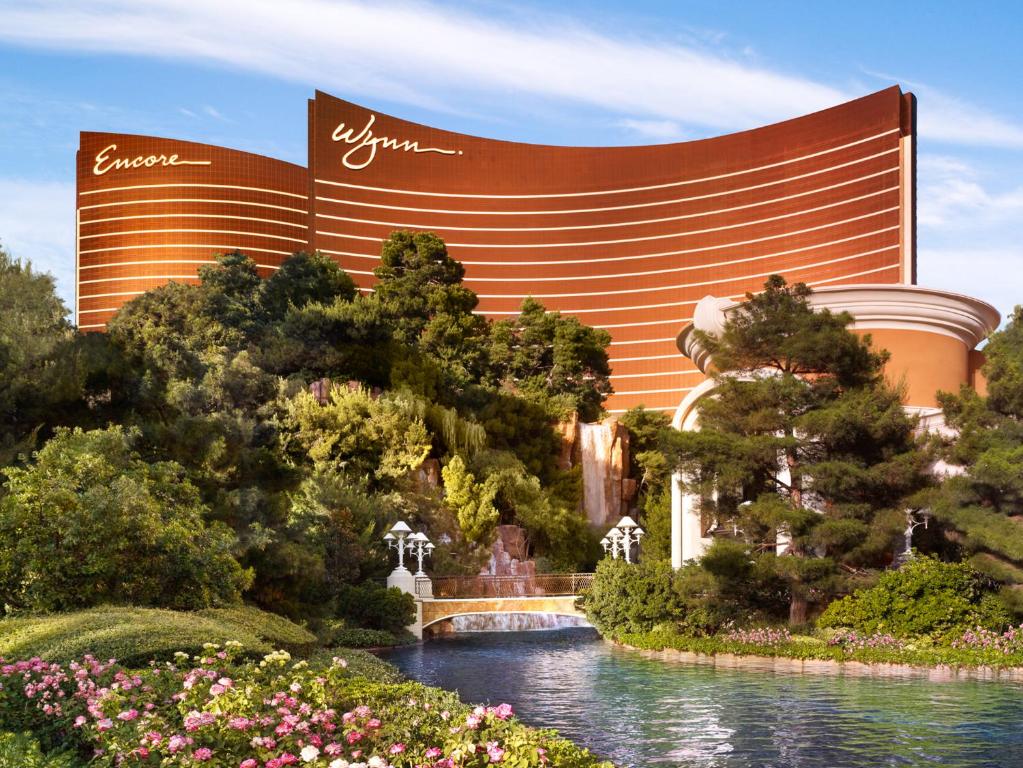 HighlifeAffairs's tweet photo. The Encore at Wynn Las Vegas is a luxurious and elegant resort that offers guests an unparalleled  experience of opulence and indulgence. Situated in the heart of the  famous Las Vegas Strip https://t.co/25IoImcS5S #theencore #lasvegas #wynn https://t.co/7fxwK8Cx28