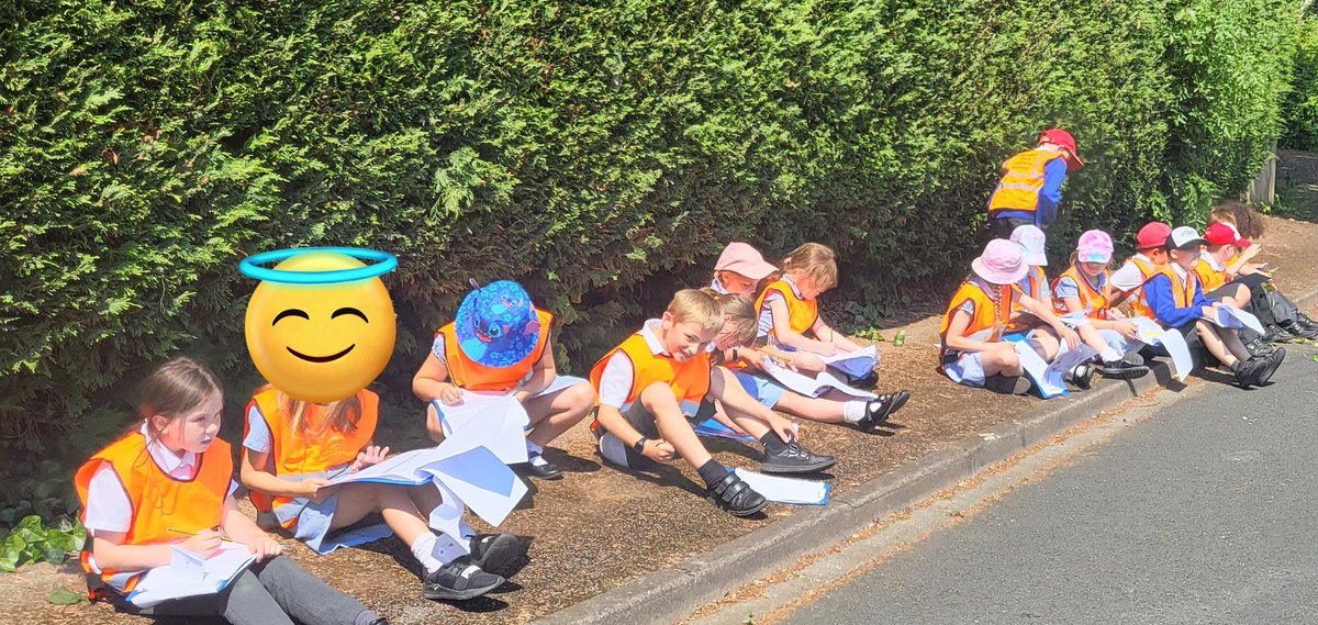 SPMVPineClass's tweet photo. What a lovely day to go on a walk around our local area. We have looked at different ways the land is used and the different types of houses in Malvern. We stopped in the sunshine for a spot of sketching! https://t.co/nXg0r6mePb