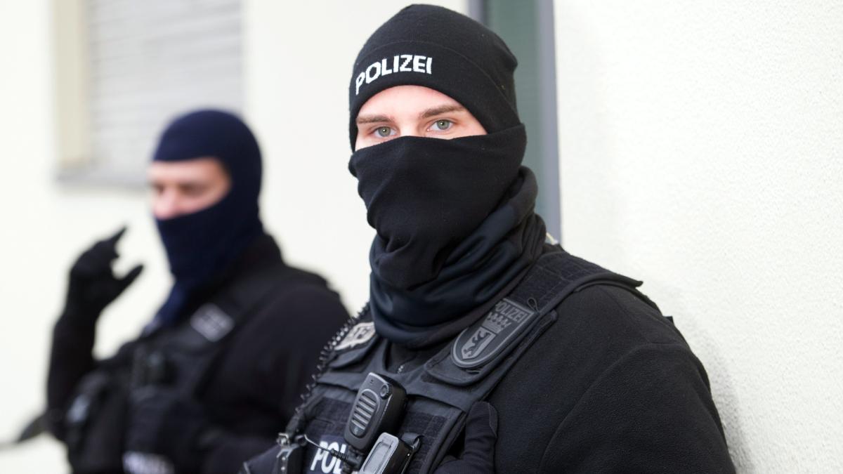 welt's tweet photo. Berlin entschuldigt sich wegen Bordell-Razzia und zahlt 250.000 Euro Entschädigung https://t.co/huuukyTQBa https://t.co/YGttk2Yb0k