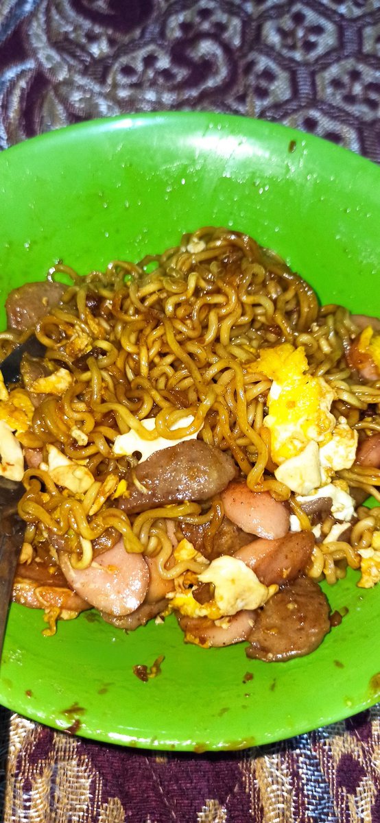 rezakhalisya's tweet photo. Mie goreng gila https://t.co/96eZORlAsK