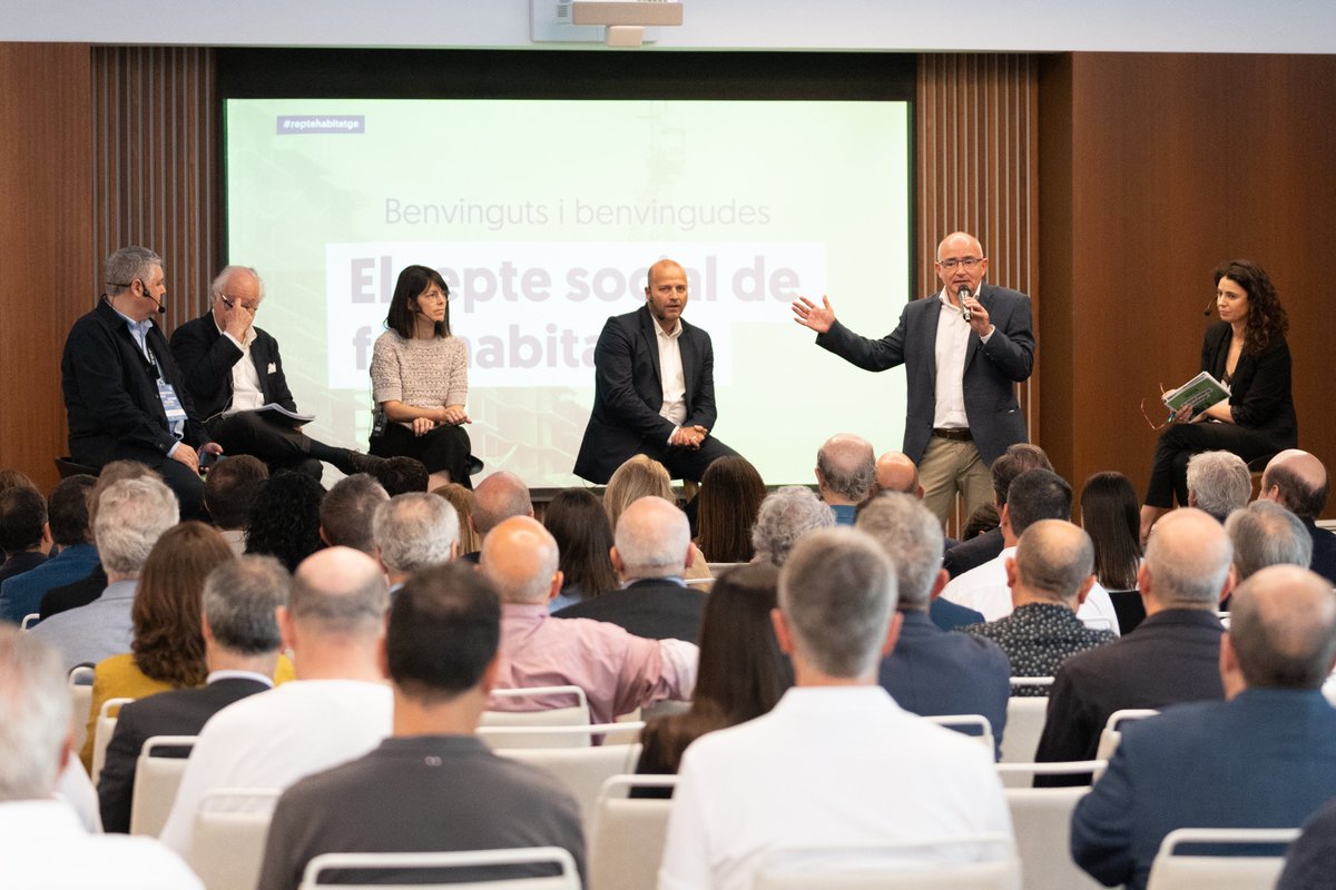🤝<a href="/ferranfalco/">Ferran Falcó</a>, president de Restarting, ha obert “El repte social de fer habitatge” posant en valor generar aquest debat útil per a la societat des de #Badalona conjuntament amb referents com <a href="/BarcelonaGlobal/">Barcelona Global</a> i el <a href="/pembarcelona/">Pla Estratègic Metropolità de Barcelona (PEMB)</a>