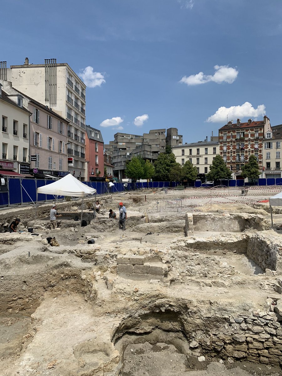 [🗞️#JEArcheo] Aujourd'hui, à Saint-Denis, visite de presse sur le chantier de fouilles de la place Jean Jaurès pour les @journees_archeo 2023. Visite guidée par les archéologues de l'@Inrap et de l’UASD @VilleSaintDenis 👷‍♀️👷‍♂️
@PlaineCommune

Rendez-vous vous le week-end prochain !