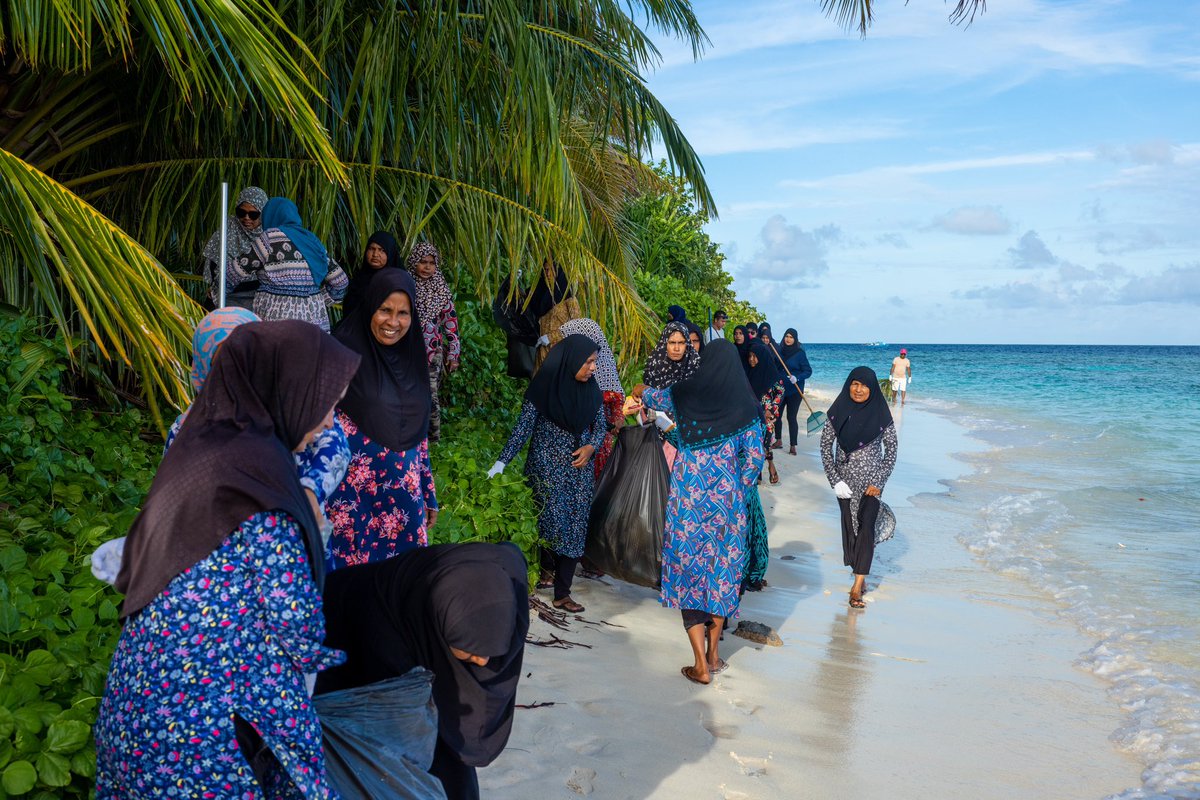 Together, we are passionately committed to preserving our oceans, ensuring a brighter future for our guests and the local community of nearby island Dh. Bandidhoo.
Lets unite and create a positive impact for our precious oceans!

#sunisyam #vilureef #oceansday #maldives
