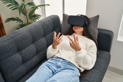 What would happen if #AI powered a #VR therapist? Would it be helpful? Could it help deliver mental healthcare to those without access? We're recruiting participants for a #CedarsSinai research study to test our system &amp; provide feedback. Info/eligibility: virtualmedicine.org/research/curre…