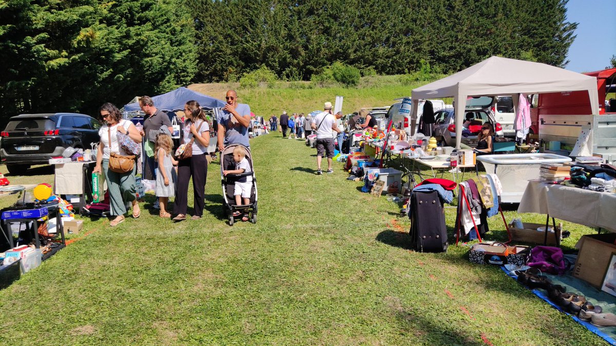 T_Houssin's tweet photo. ☀️ J’étais ce dimanche à la foire à tout de #Fourges où j ai pu échanger avec de nombreuses personnes.
Félicitations au dynamique au comité des fêtes pour cette organisation et pour les nombreux évènements à venir ! https://t.co/V9djKl8Wok