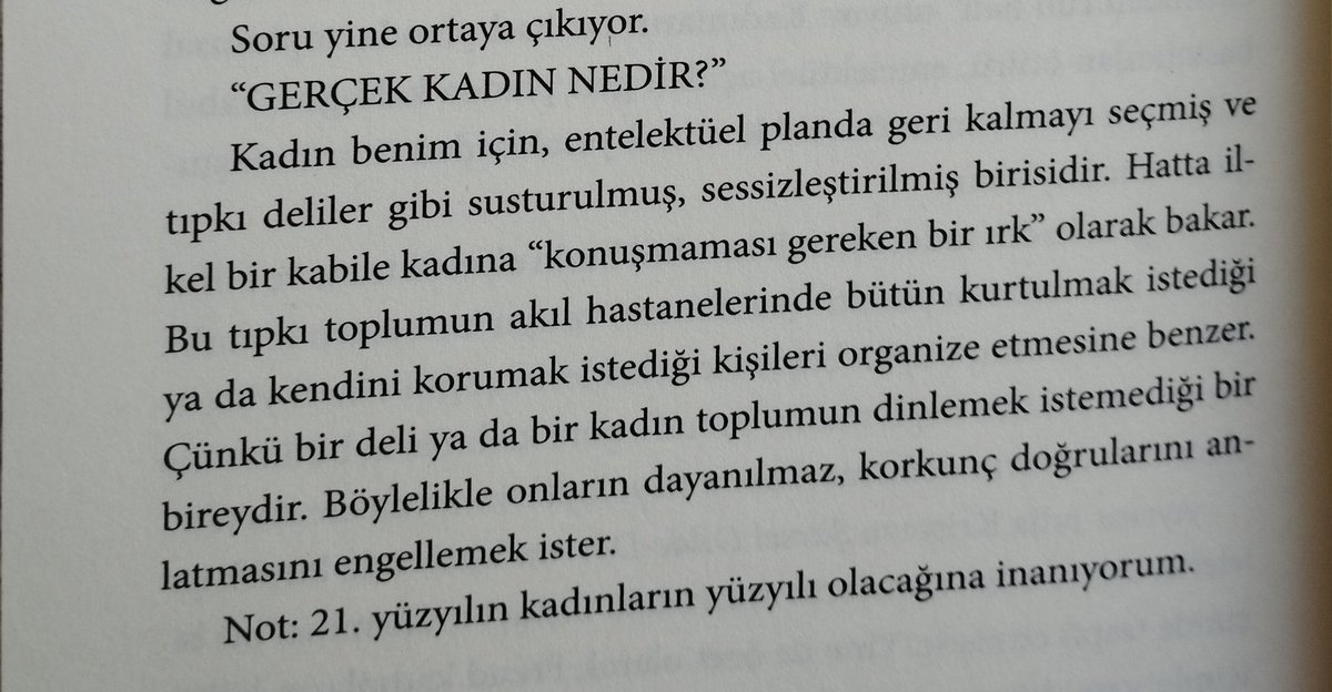 Lâle Müldür, "Haller Leyla"da pek çok konuda yazmış. Kadın için söylediklerinden önemli bir pasajsa şöyle: