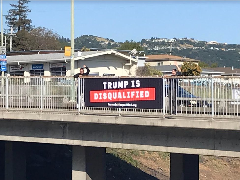 FSFP's tweet photo. Banner drops in LA and Oakland w/ @MiFamiliaVota. Take action: Tell @CASOSVote @DrWeber4CA to abide by the Constitution and bar Donald Trump + other insurrectionists from the ballot #14Point3 --> https://t.co/kEURYl3ZTT https://t.co/i5rHnghIx4