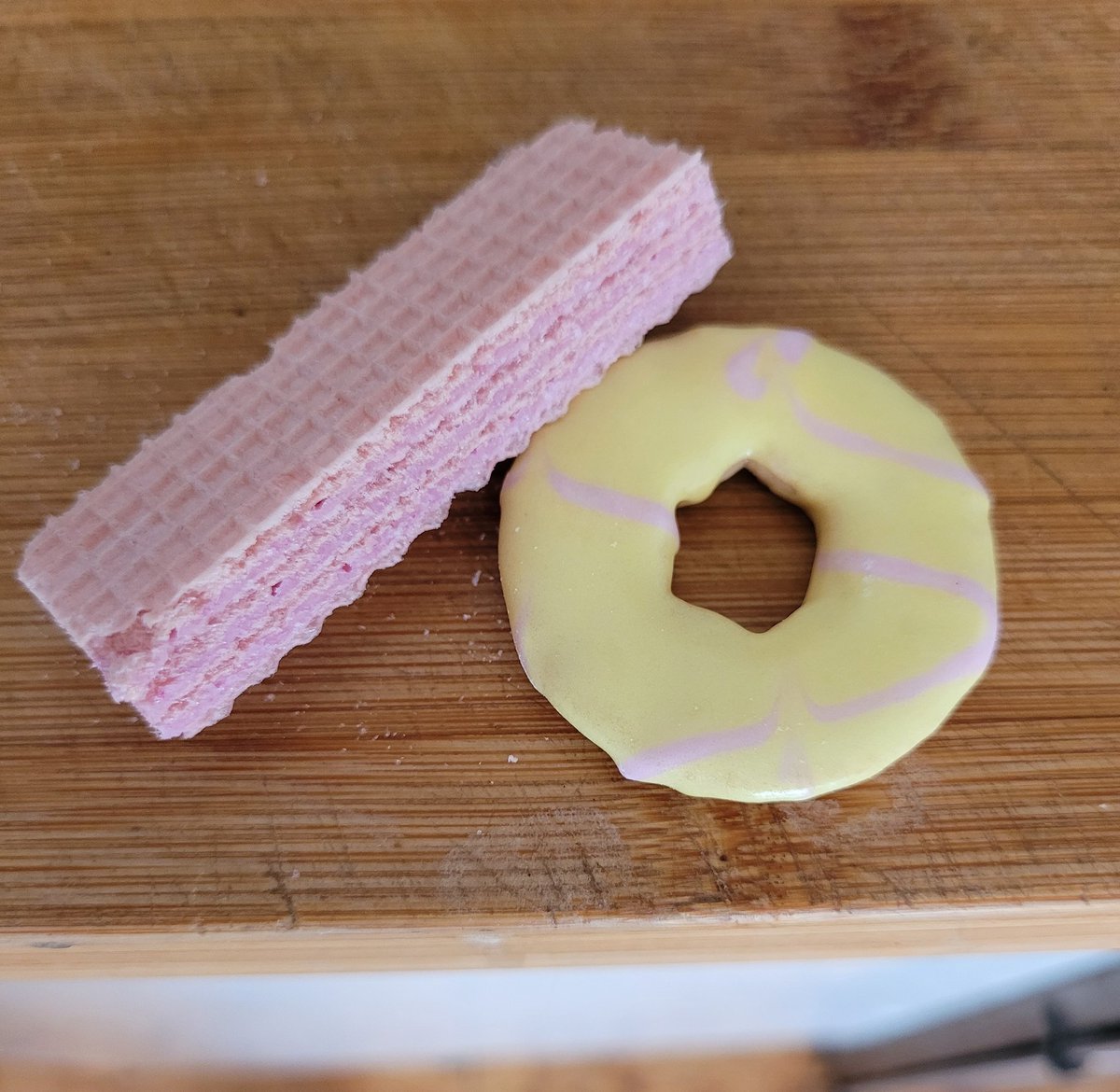 The debate continues @cat_gillard 

RT for Pink wafers, LIKE for party rings