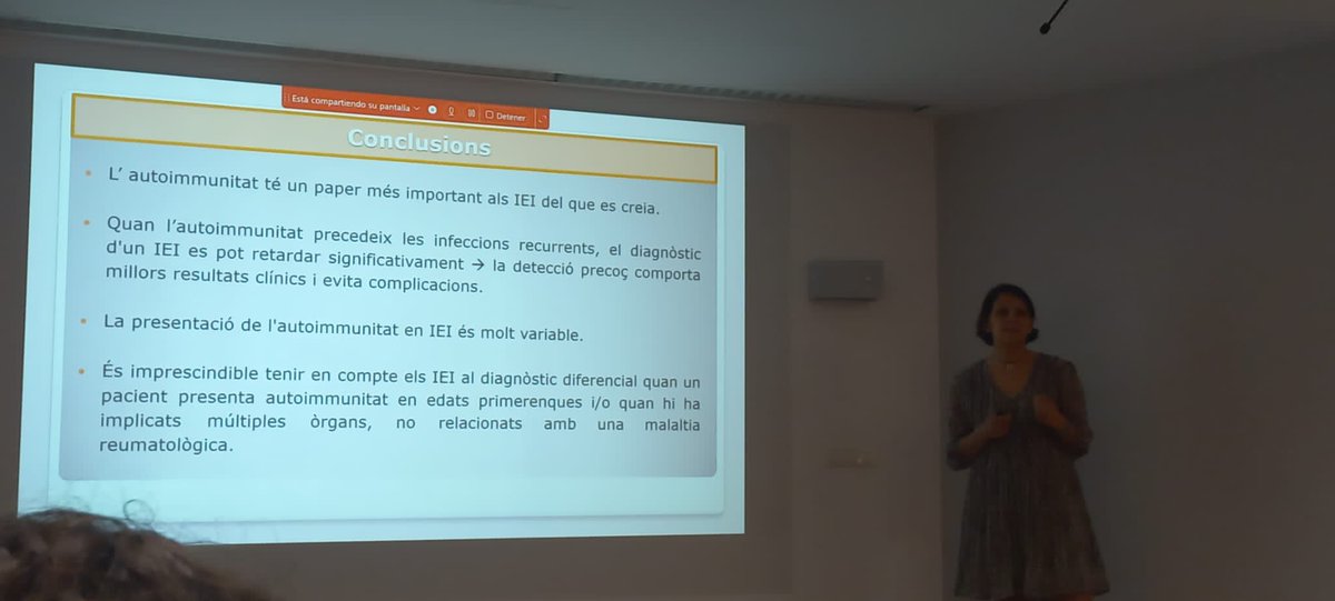 reuma_santpau's tweet photo. La dra. Laura Martínez de @Immuno_SantPau al Curs d’Actualització en Malalties Autoinflamatòries del grup #PediaCat de la @SCReuma.
Ha explicat en la seva ponència, com es produeixen els errors congènits en les malalties autoimmunes i autoinflamatòries. https://t.co/6SOCTD3GlW