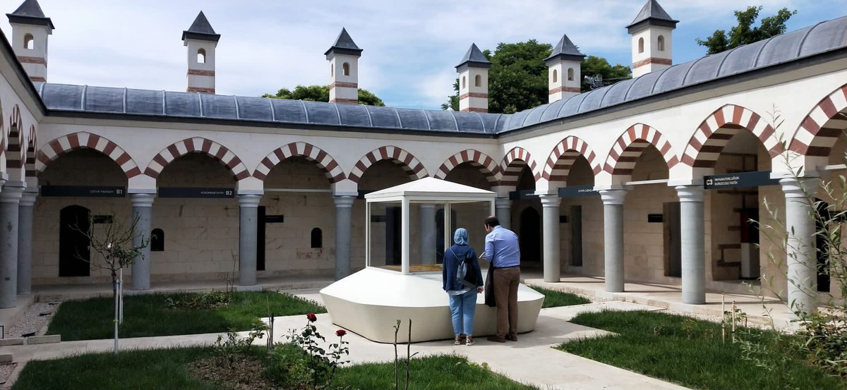 Fatih Sultan Mehmet Araş. Mer. ile Edirne valisi Sayın Hüseyin Kürşat Kırbıyık’ı makamlarında ziyaret ettiler.

<a href="/fsmvu/">Fatih Sultan Mehmet Vakıf Üniversitesi</a> @_evliya_celebi_ <a href="/fsmvu_kuram/">KURAM</a> <a href="/zhakpolat/">Z.Hakan Akpolat🇹🇷</a> <a href="/ismnakkashane/">FSMVÜ İSM NAKKAŞHANE</a> <a href="/betulbil/">betül bilgin</a>