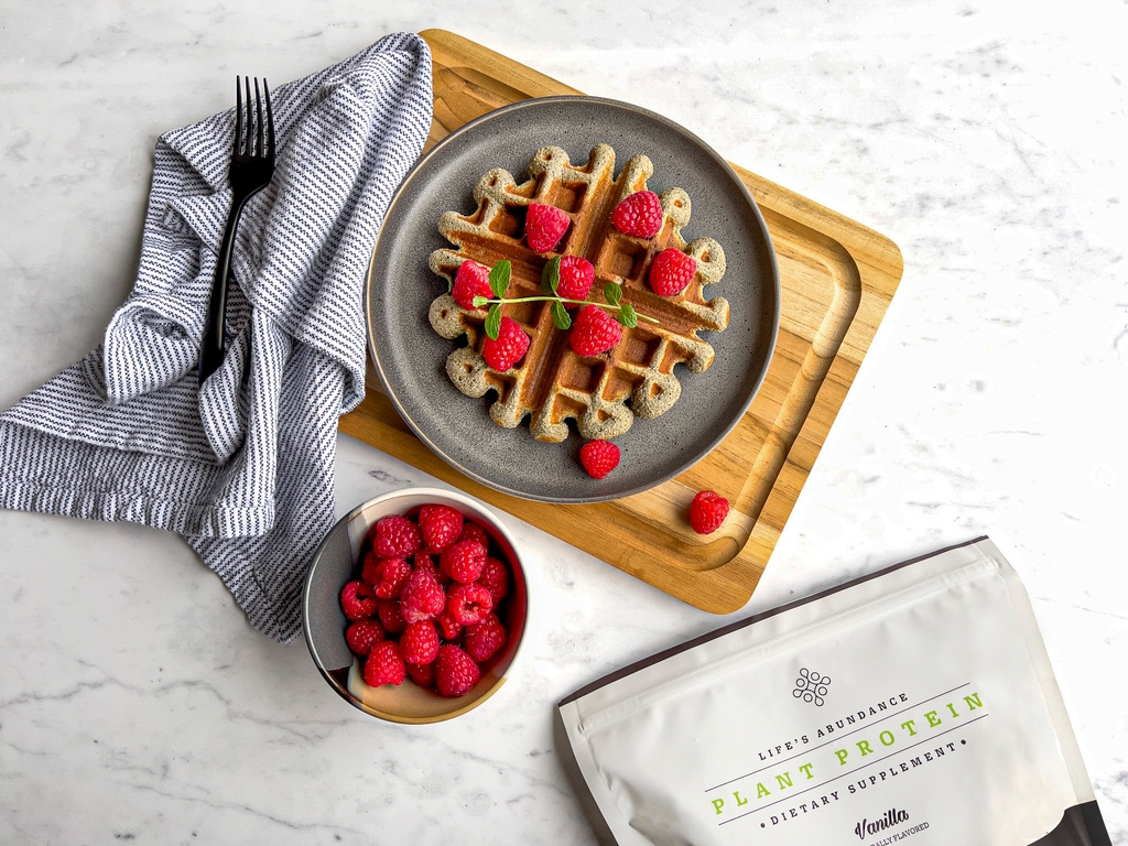 Ready, set, rise and shine! 🌞Start your morning off right with these protein-packed, grain-free waffles. 🧇 Trust us - it's a breakfast (dinner?) worthy of any important day. RECIPE: bit.ly/3oYf7zG  #proteinwaffles #healthybreakfast #grainfree #drmarkhyman