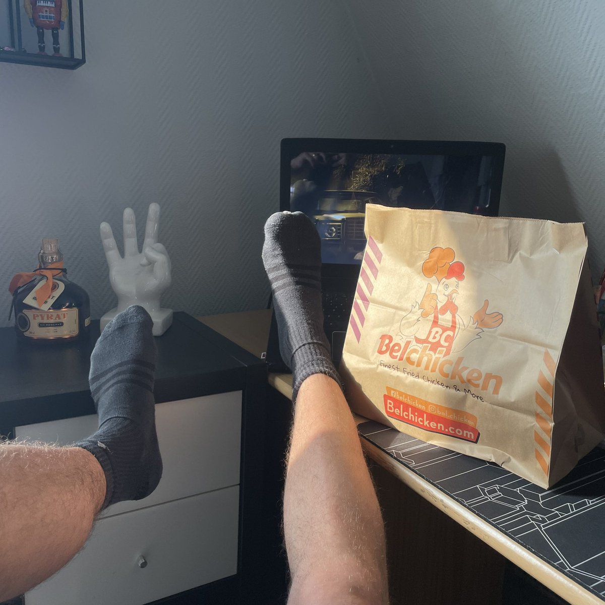 kingolivier_'s tweet photo. time to eat😈 https://t.co/LyM9v4nAYF