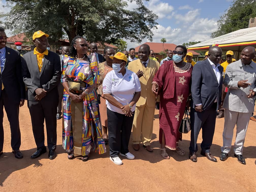 At the ground breaking ceremony for tarmacking of the Luweero-Butalangu road (29.6 km), presided-over by PM Rt Hon @RobinahNabbanja. Present were @GenWamala, several other Ministers, @UNRA_UG ED @UNRA_ED & C/M of the @URAuganda BoD. I thank gov't for living up to this promise.